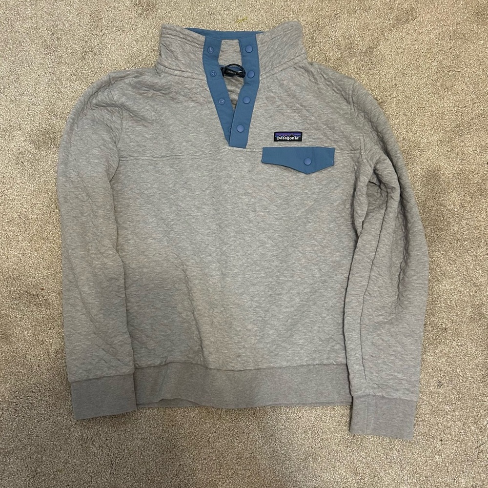 Patagonia Gray and Blue diamond quilt snap t